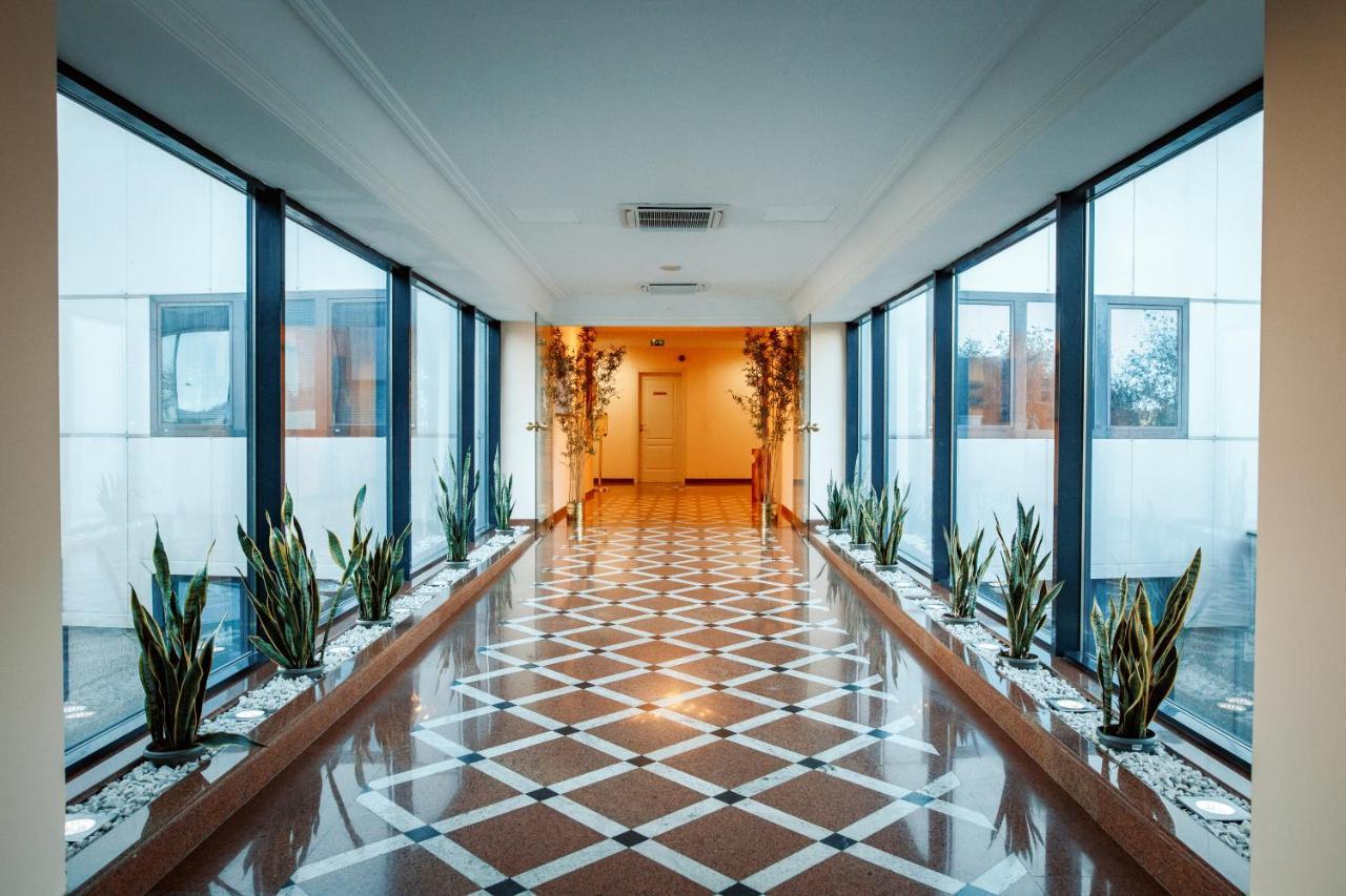 Гостиница River Palace Атырау Экстерьер фото